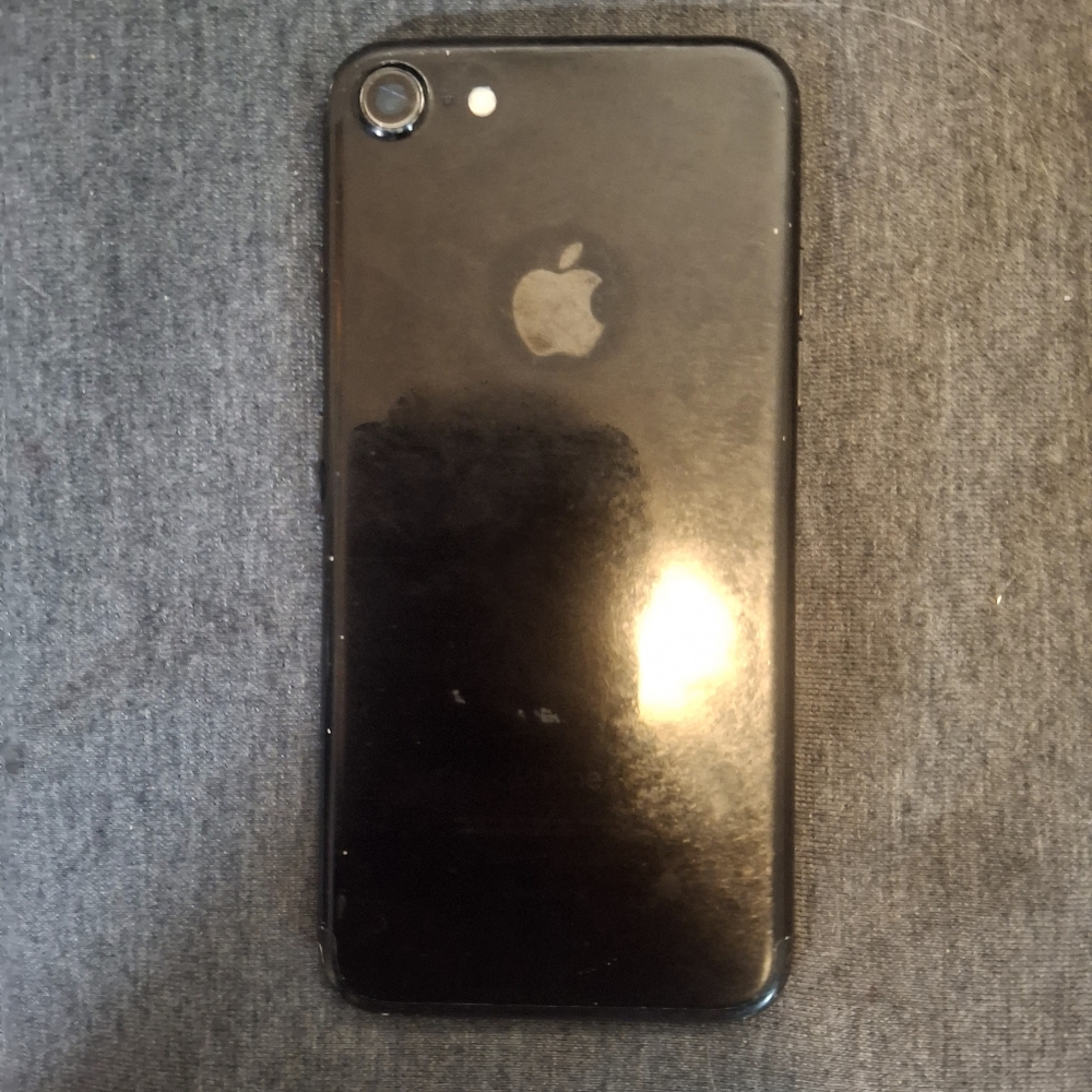 Apple iPhone 7 Black Glossy Finish